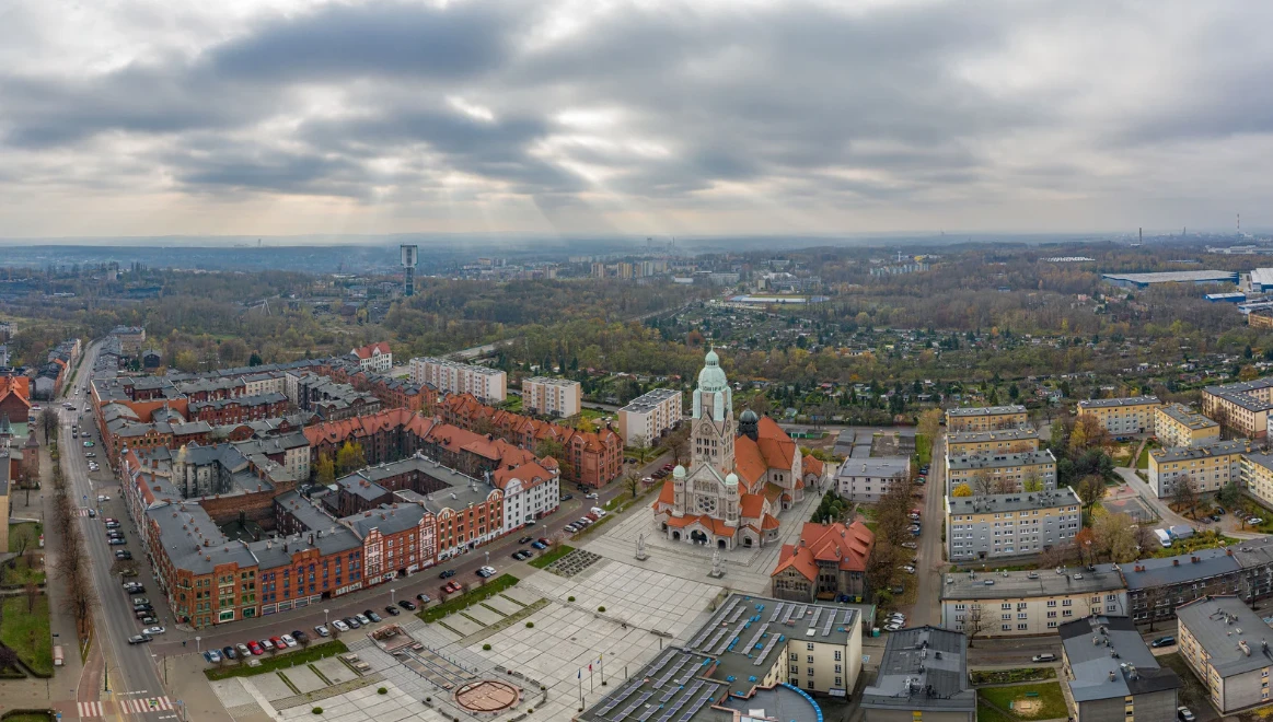 Panorama Rudy Śląskiej nocą — tło sekcji Detektyw Ruda Śląska