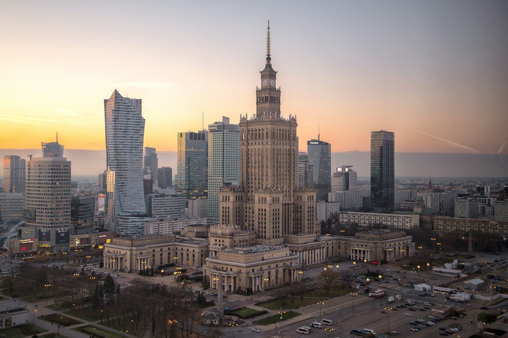 Panorama Warszawy nocą — tło sekcji Detektyw Warszawa